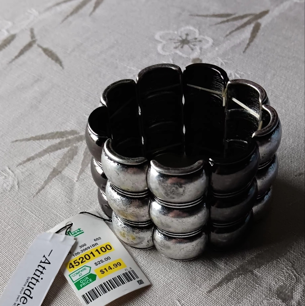 Chunky Stretchy Bracelet, NWT, Black/silver, Attitudes